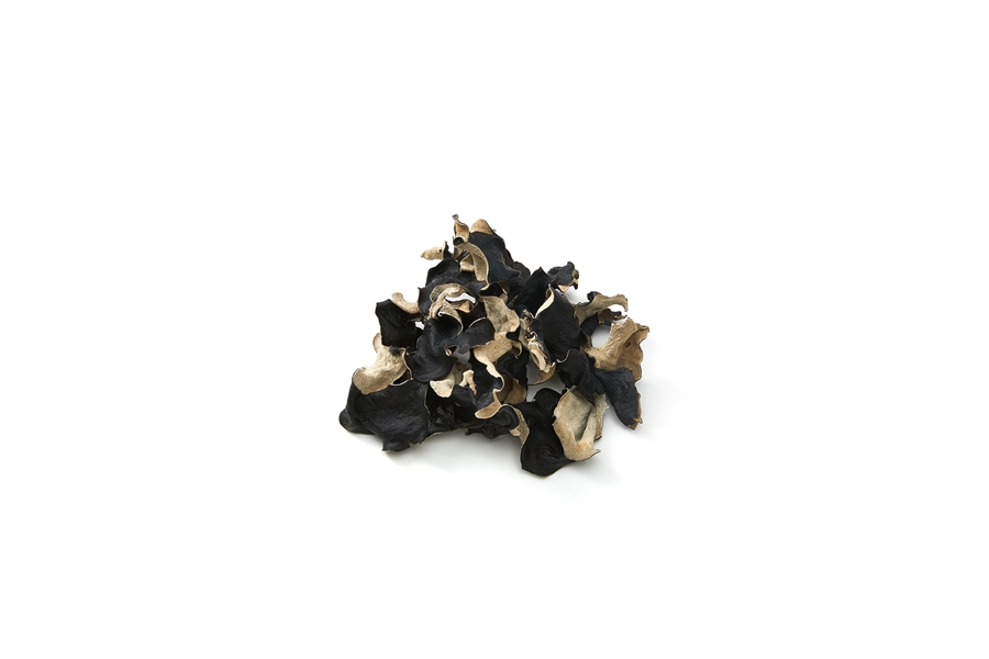 Dried white and black fungus